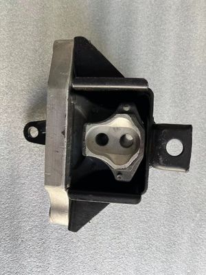 Le moteur est monté sur le moteur HYUNDAI SONATA LF OE N° 21830-C1070